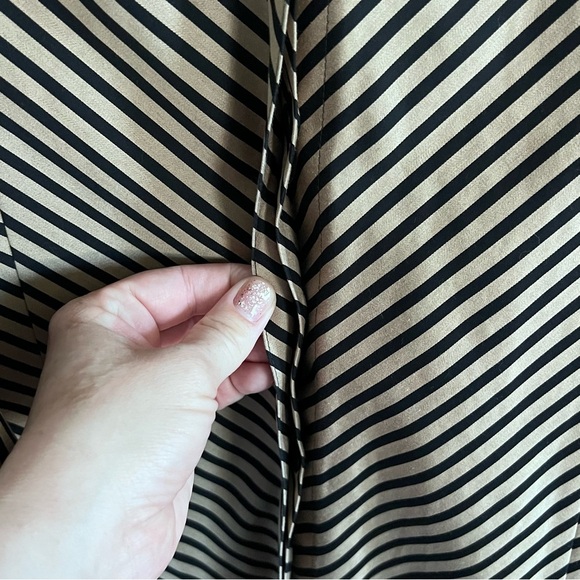 EUC Chicos No Iron Button Down Stripe Top Gold Black size XL - Picture 8 of 11